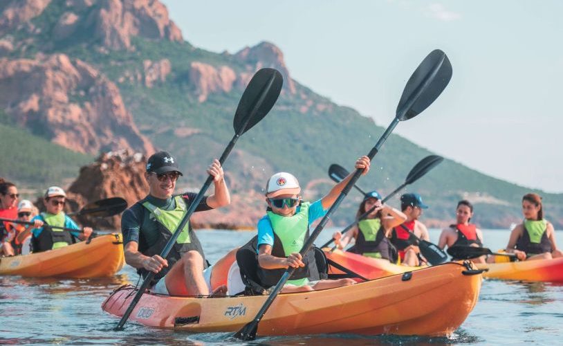 Découvrez les trésors côtiers avec la location de kayak de mer à Anthéor dans le Var avec Anthéor Aventures