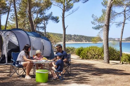 Camping vacaf méditerranée : les meilleures adresses pour des vacances en famille au bord de la mer