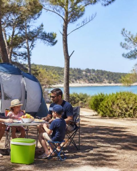 Camping vacaf méditerranée : les meilleures adresses pour des vacances en famille au bord de la mer