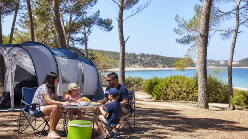Camping vacaf méditerranée : les meilleures adresses pour des vacances en famille au bord de la mer