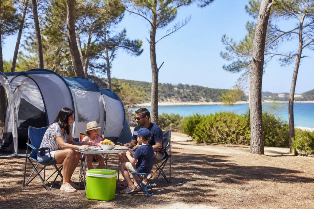 Camping vacaf méditerranée : les meilleures adresses pour des vacances en famille au bord de la mer