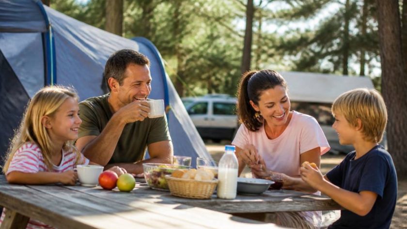 Camping familial dans le sud de la France : nos meilleures idées pour des vacances en famille