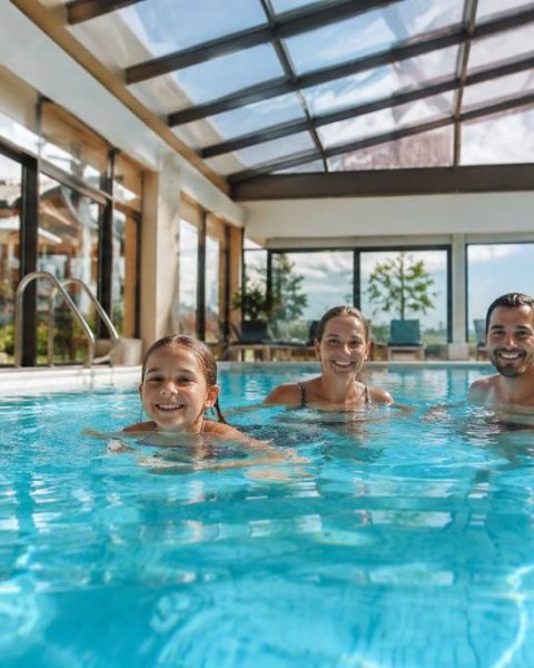 Résidence piscine intérieure : les meilleures adresses pour des vacances en famille en France