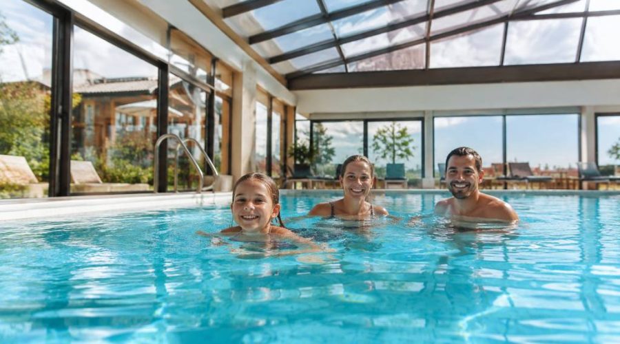 Résidence piscine intérieure : les meilleures adresses pour des vacances en famille en France