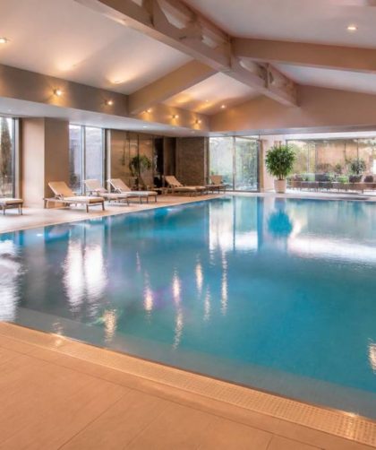 Hôtel piscine intérieur : les meilleurs hébergements pour des vacances en famille en France