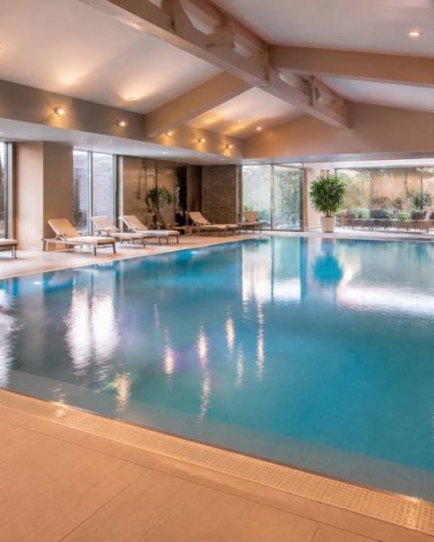 Hôtel piscine intérieur : les meilleurs hébergements pour des vacances en famille en France