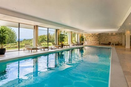 Hôtel avec piscine intérieure chauffée en Normandie : les meilleures adresses pour un séjour en famille
