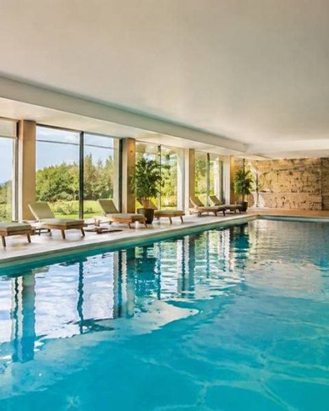 Hôtel avec piscine intérieure chauffée en Normandie : les meilleures adresses pour un séjour en famille