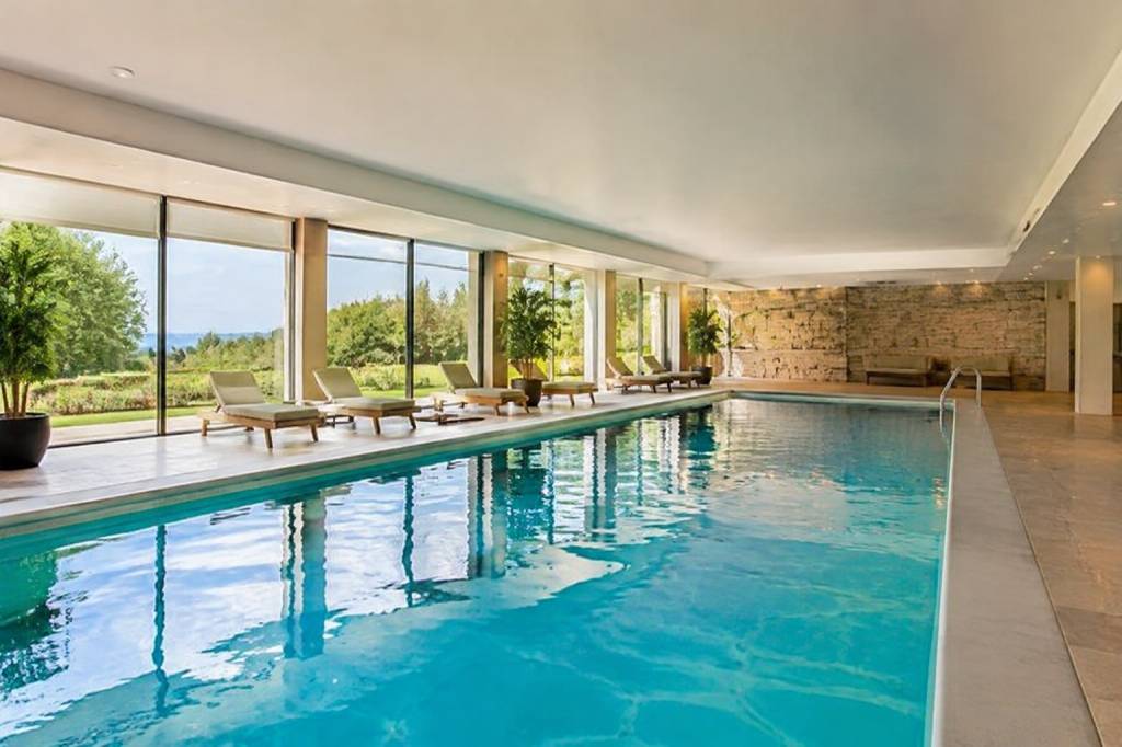 Hôtel avec piscine intérieure chauffée en Normandie : les meilleures adresses pour un séjour en famille