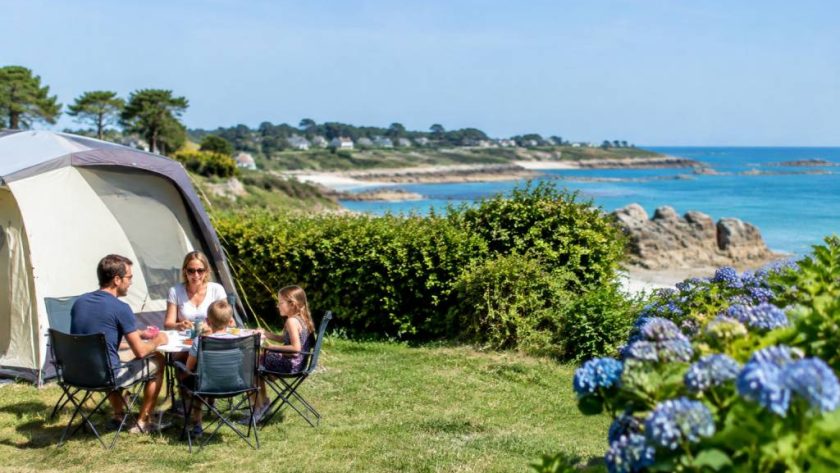 Camping familiale bretagne : les meilleures adresses pour des vacances en famille réussies