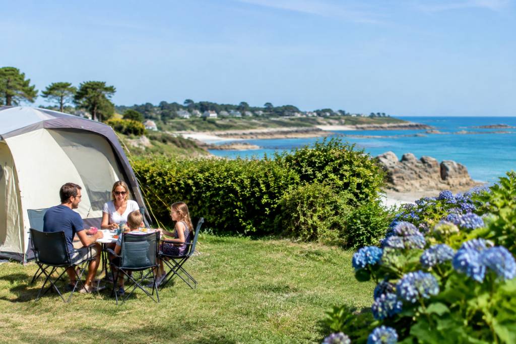 Camping familiale bretagne : les meilleures adresses pour des vacances en famille réussies