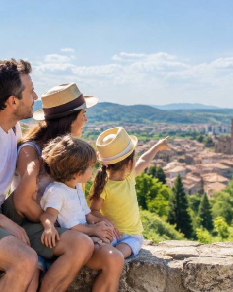 Agence de voyage Castres : comment préparer des vacances en famille